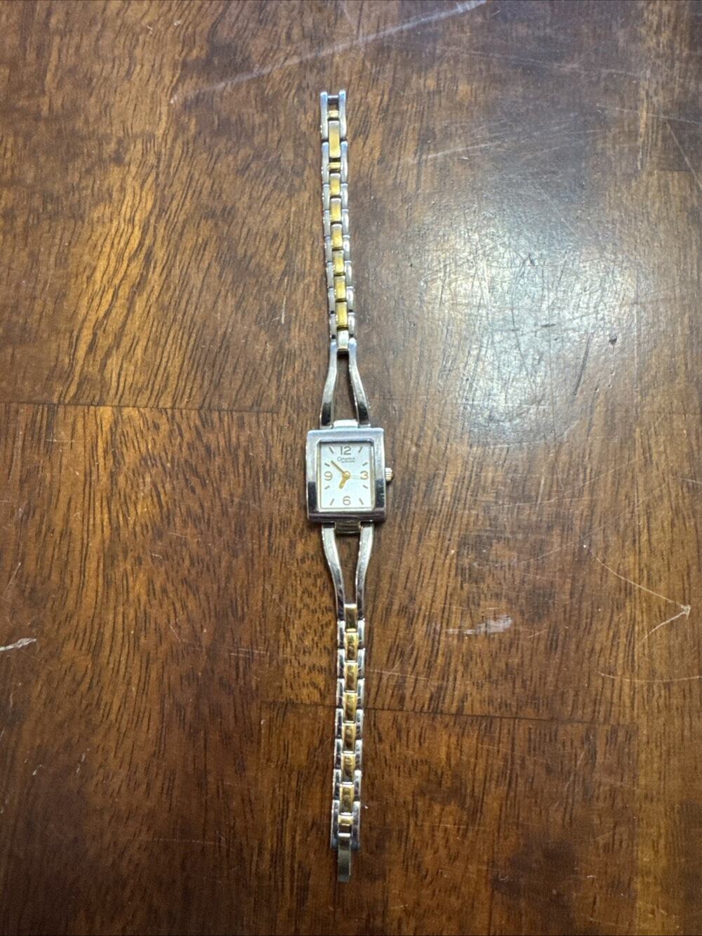 Caravelle Bulova Womens Watch Gold Silver Tone Needs Battery